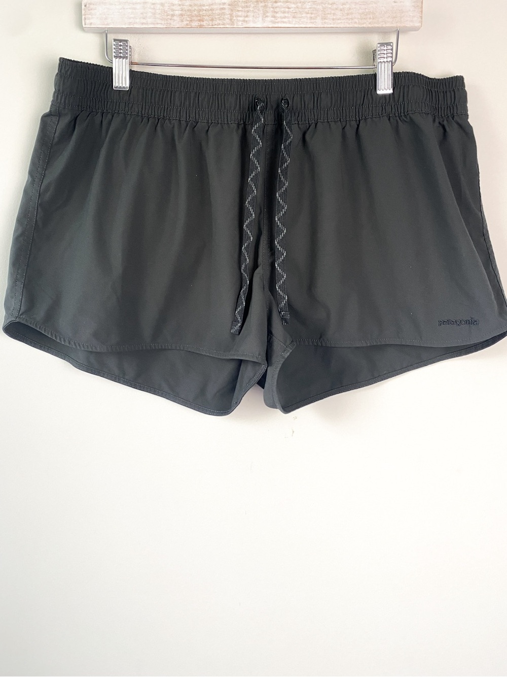 Patagonia Womens Stretch Planing Micro Shorts XL Ink Black 2" Lightweight Run